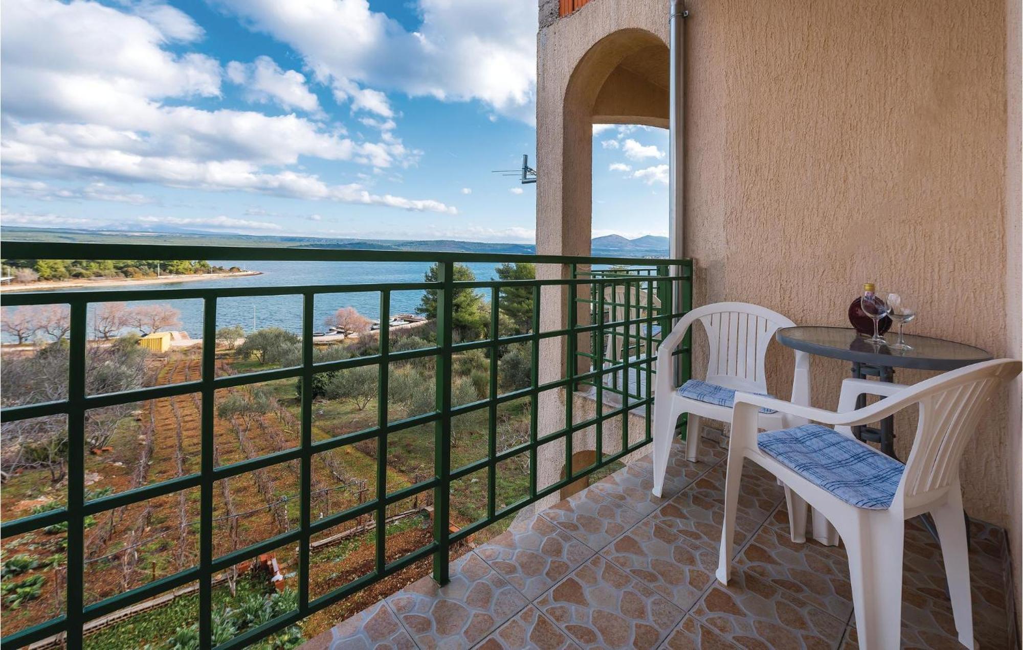 Beautiful Apartment In Raslina With Wifi Екстериор снимка
